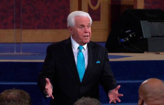 Pastor insta a seguidores que donen más dinero a su iglesia para “acelerar” la llegada de Jesús