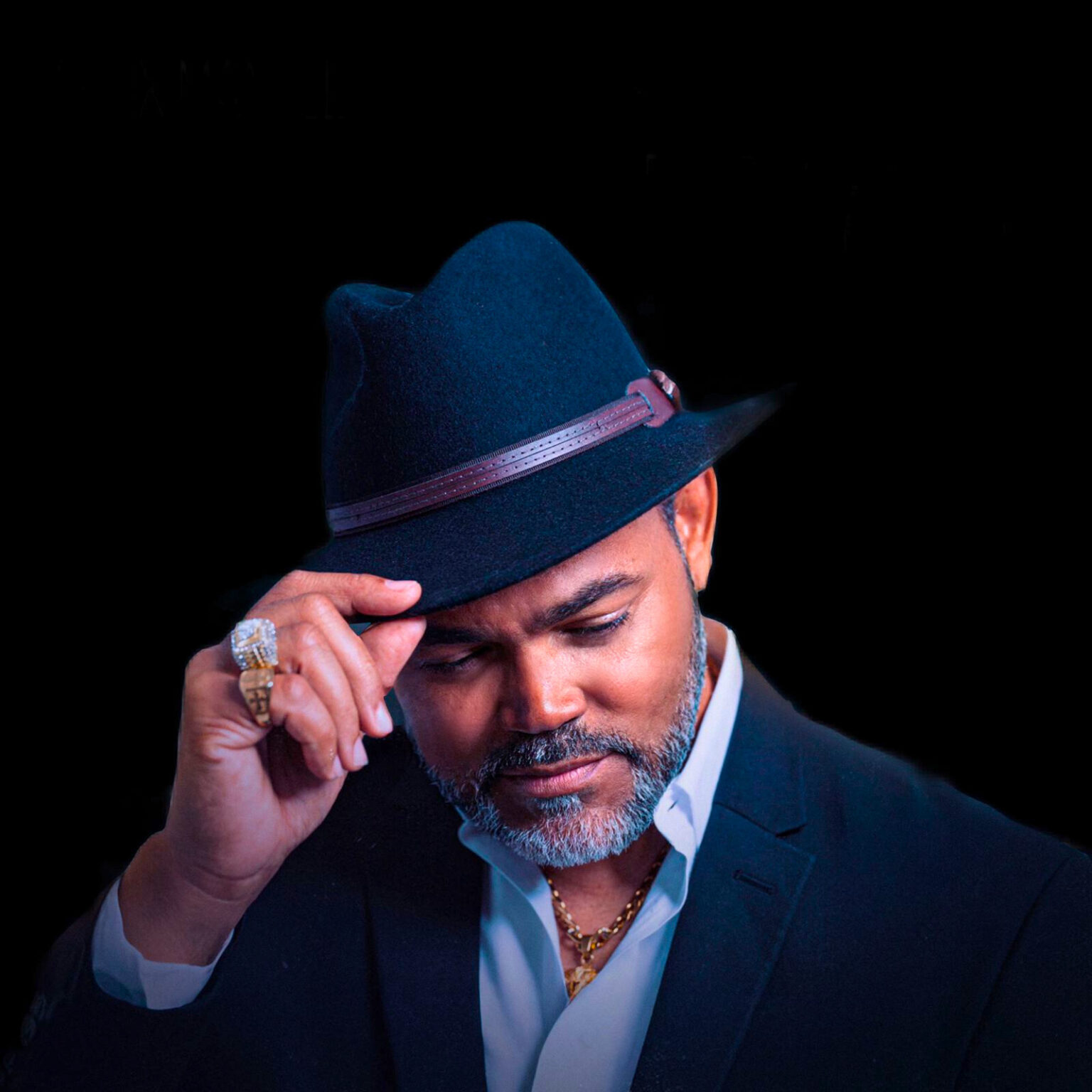 Félix Manuel inicia el 2026 con éxito radial «Si Me Dejas No Vale»