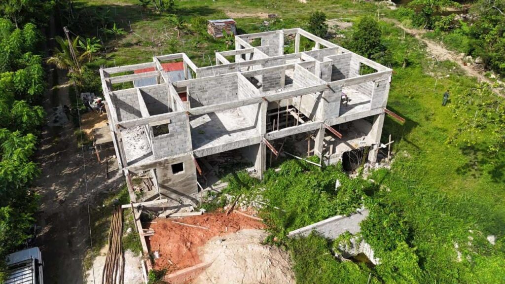 Propietario denuncia villa estaba a 27 metros del río, no a 30: y Medio Ambiente la derribó entera