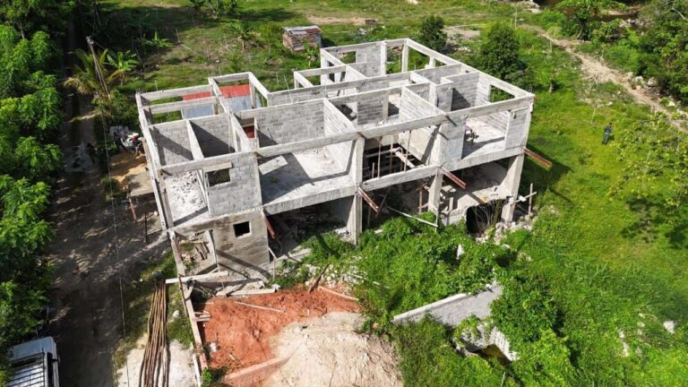 Propietario denuncia villa estaba a 27 metros del río, no a 30: y Medio Ambiente la derribó entera